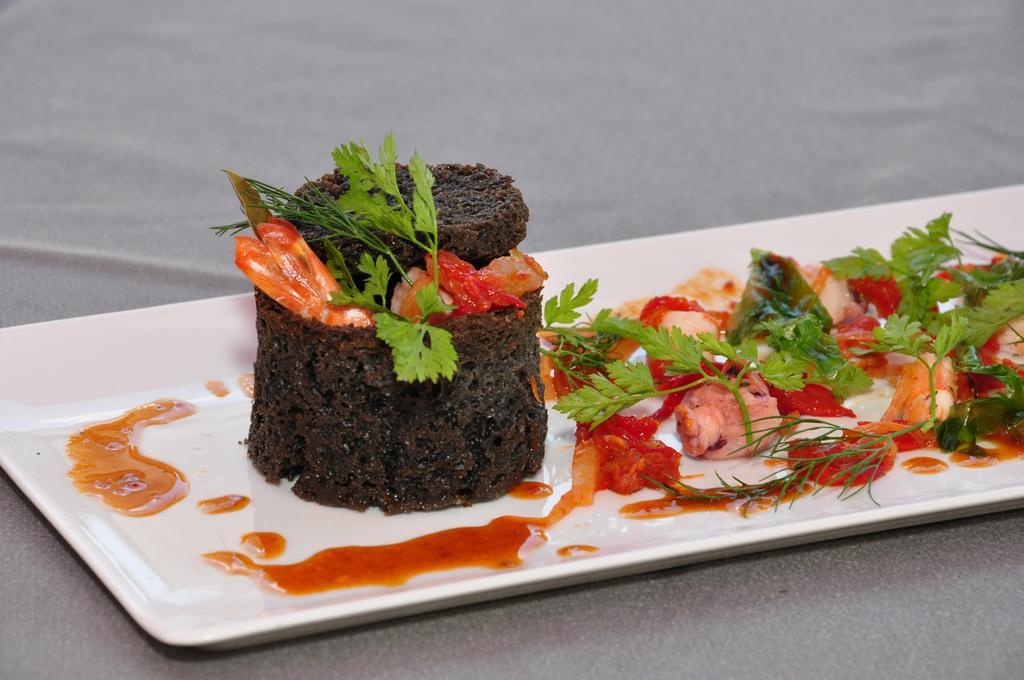 Logis L'Ermitage Hotel & Restaurant Saulges Ngoại thất bức ảnh