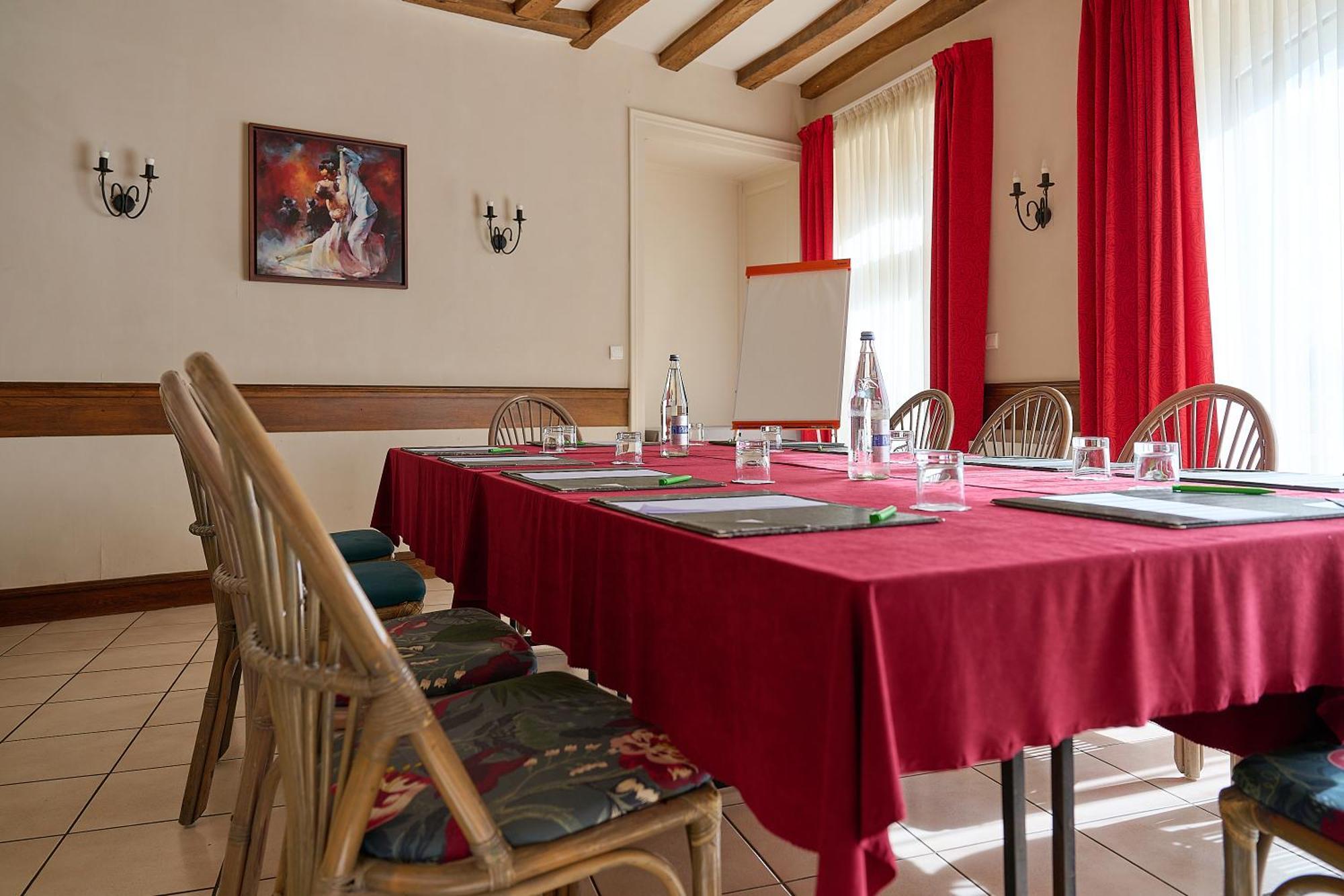 Logis L'Ermitage Hotel & Restaurant Saulges Ngoại thất bức ảnh