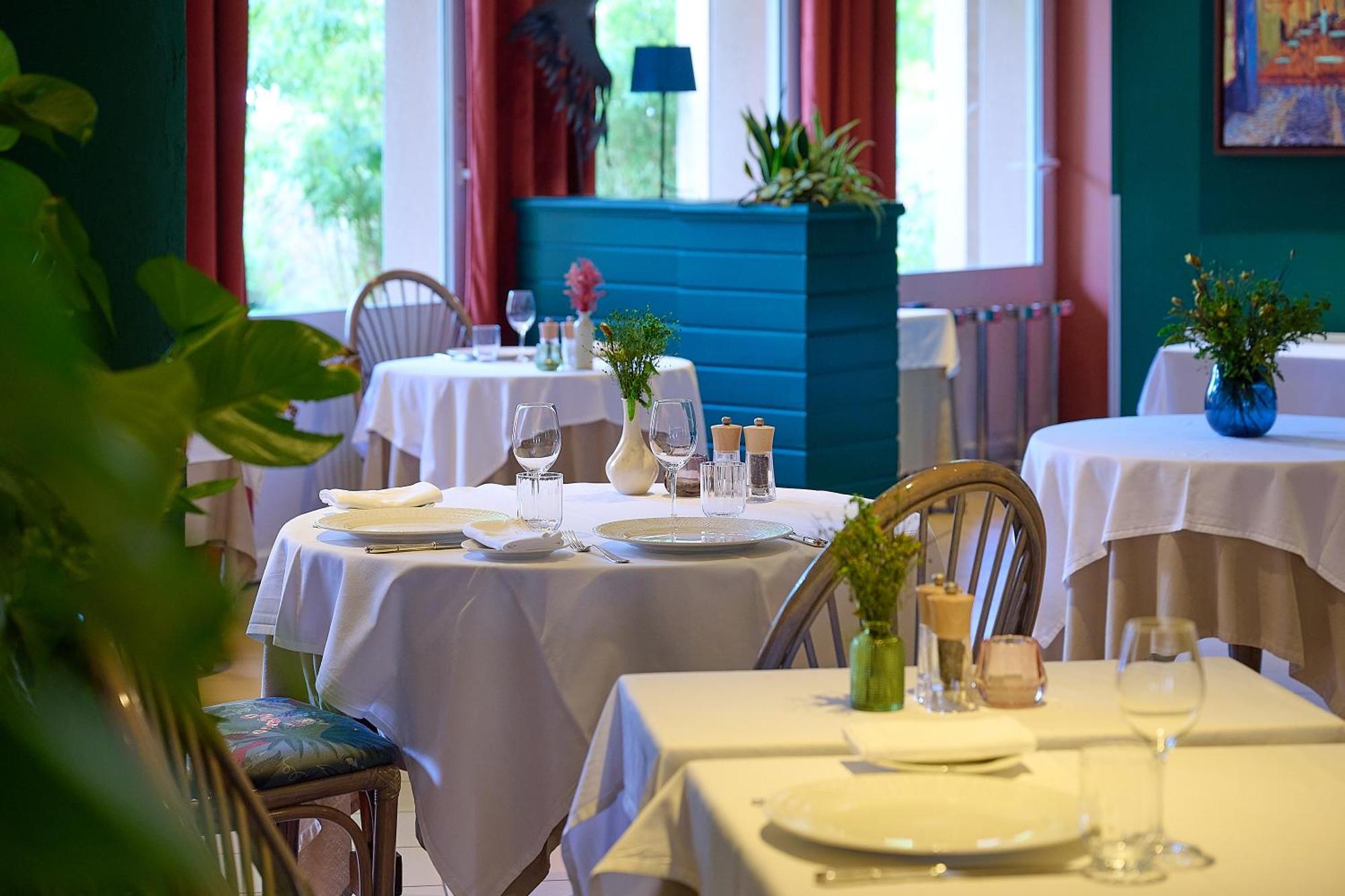 Logis L'Ermitage Hotel & Restaurant Saulges Ngoại thất bức ảnh