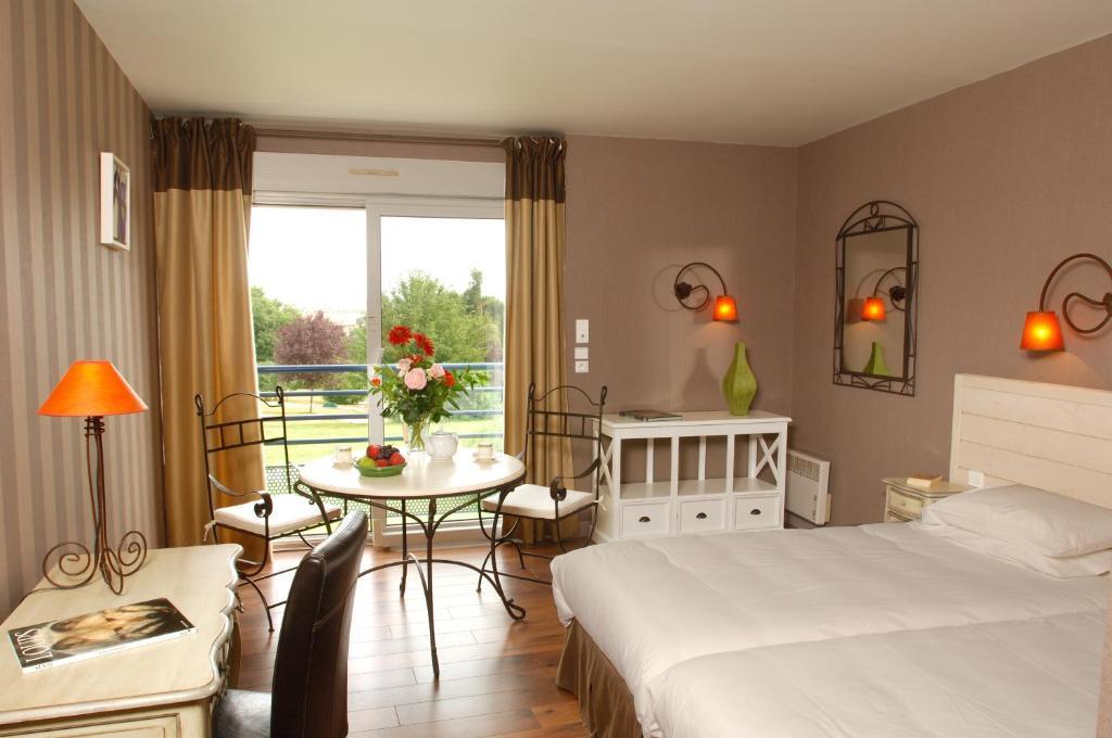 Logis L'Ermitage Hotel & Restaurant Saulges Phòng bức ảnh
