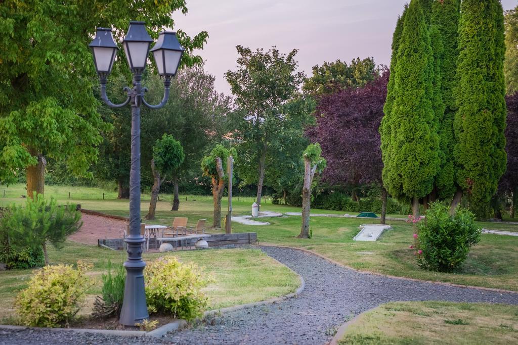 Logis L'Ermitage Hotel & Restaurant Saulges Ngoại thất bức ảnh