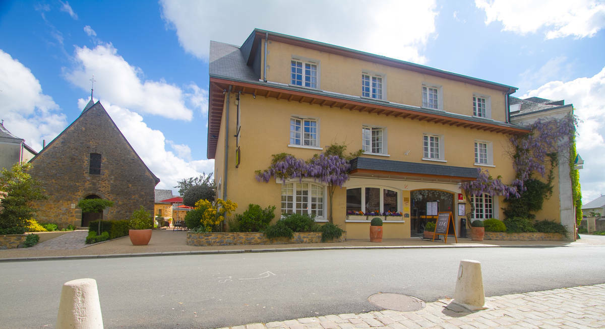 Logis L'Ermitage Hotel & Restaurant Saulges Ngoại thất bức ảnh
