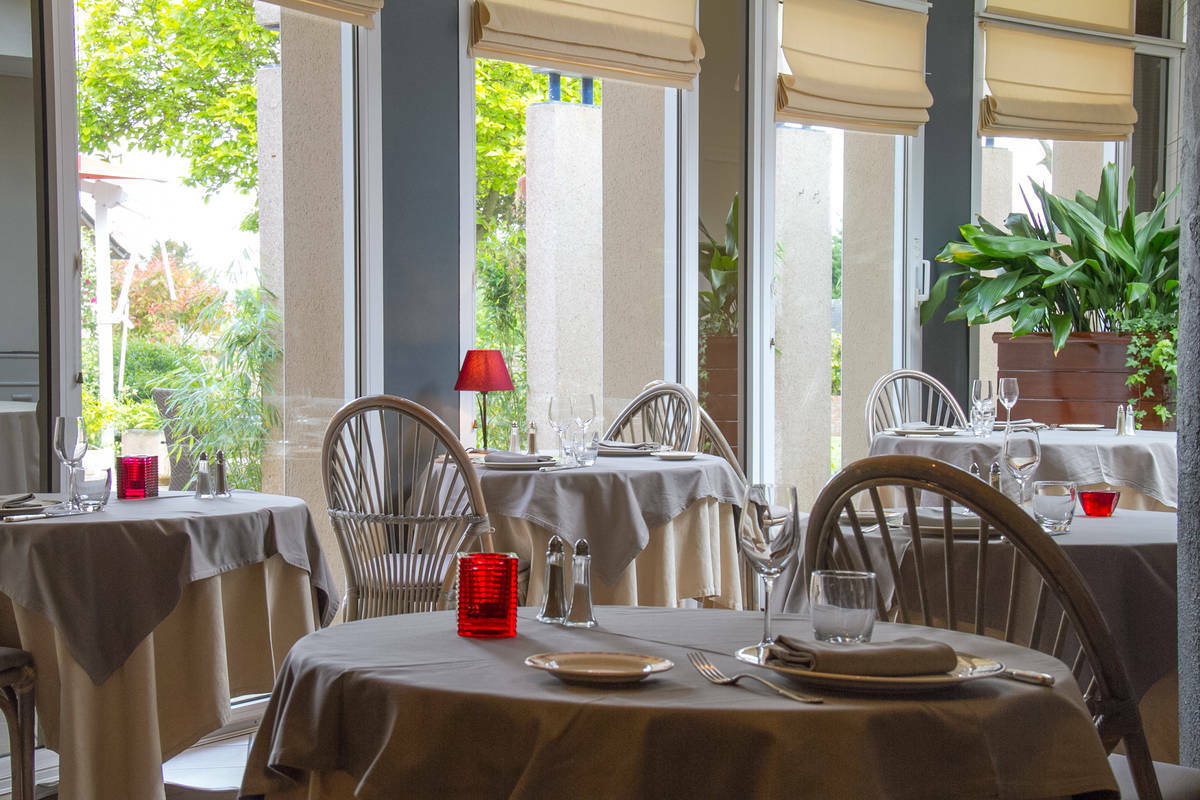 Logis L'Ermitage Hotel & Restaurant Saulges Ngoại thất bức ảnh